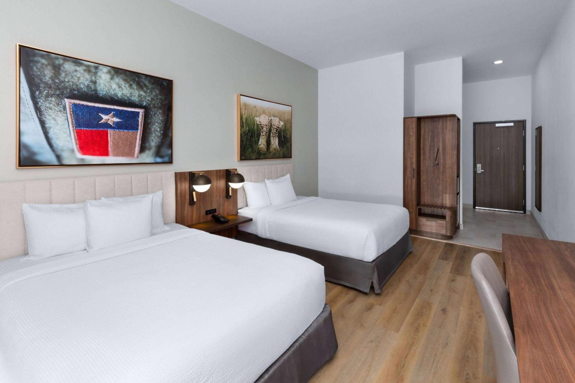 La Quinta Inn & Suites By Wyndham San Antonio At The Rim Buitenkant foto