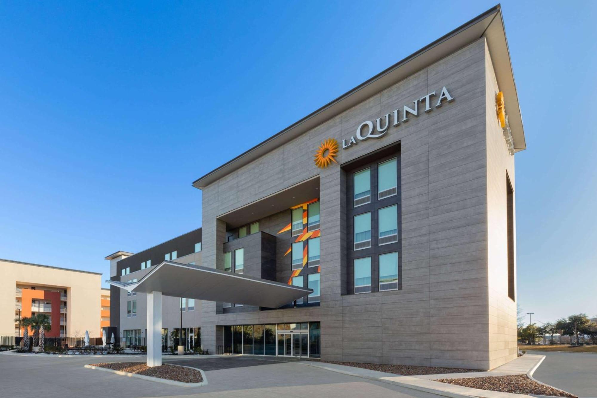 La Quinta Inn & Suites By Wyndham San Antonio At The Rim Buitenkant foto