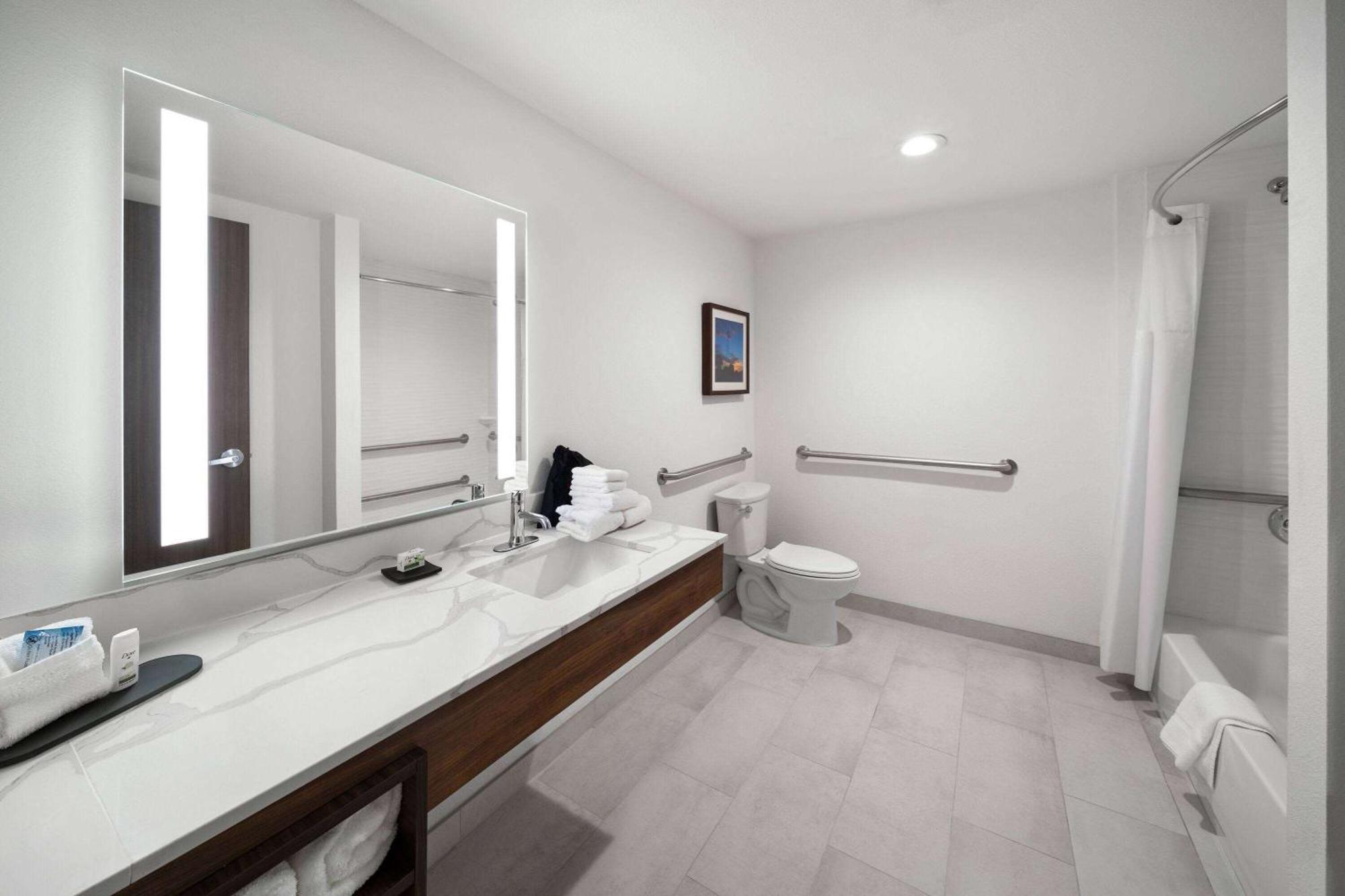 La Quinta Inn & Suites By Wyndham San Antonio At The Rim Buitenkant foto